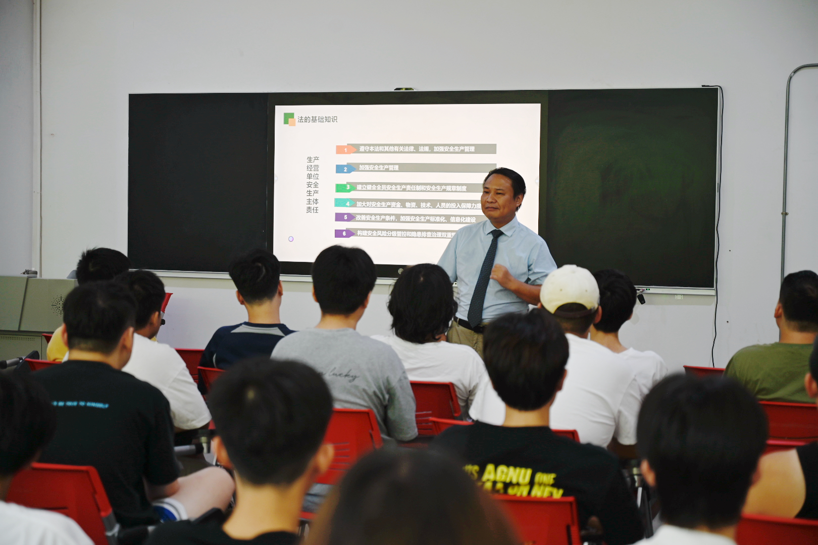 启航新学期！我校领导带队开展“开学第一课”教学巡查工作