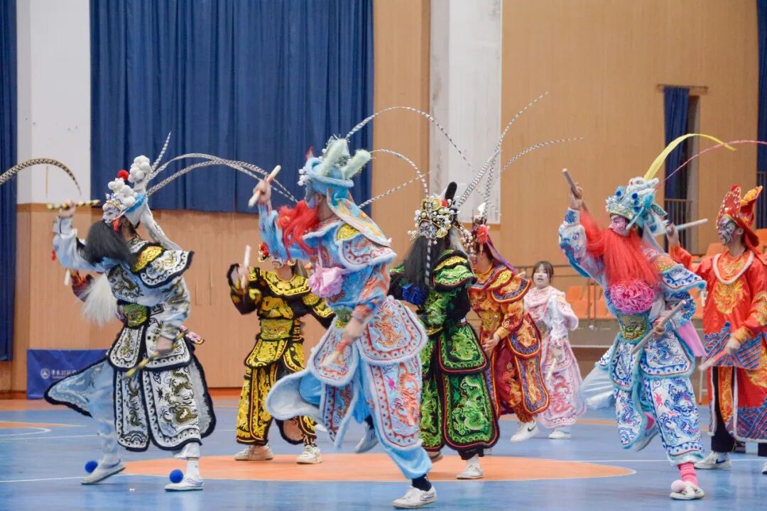 “英歌逐梦，薪火相传”——我校鸿义英歌舞队受邀赴广东创新学院开展非遗文化交流